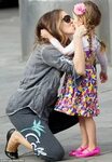 Sarah Jessica Parker kneels and plants kiss on daughter Tabi